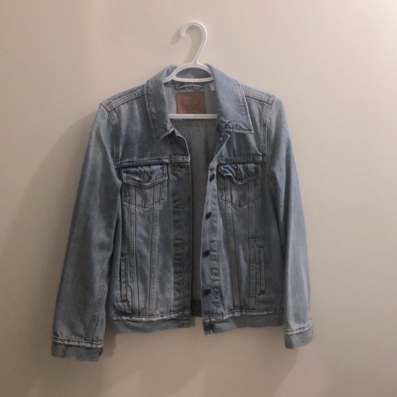 Levi's Jackets & Blazers - Levi’s Jean jacket